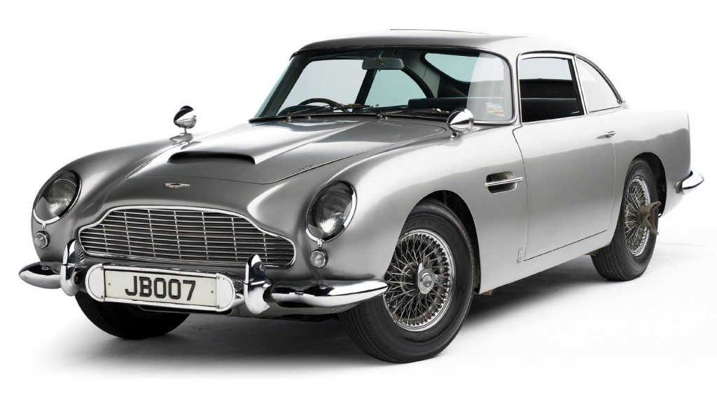 Kokoelma Aston Martin auto esillä New Bond Street Pawnbrokers, eliitti Lontoon Pawnbroker on niiden tärkein Lontoon panttilainaamo Bond Street. He lainaavat ja panttaavat Aston Martin -autoja.