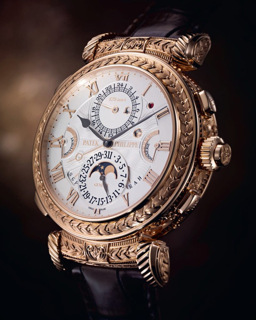 Часы Pateke Phillipe Grandmaster Chime, представленные New Bond Street Pawnbrokers, элитным лондонским ломбардом, чей главный лондонский ломбард находится на Бонд-стрит. Это одни из самых дорогих часов Patek Philippe в мире, когда-либо проданных на аукционе по состоянию на 2024 год.