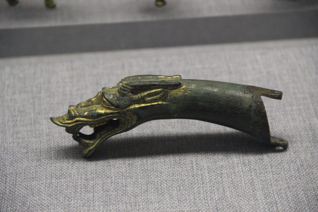 Stórkostleg gyllt-brons 'Dragon Head' vagnastöð