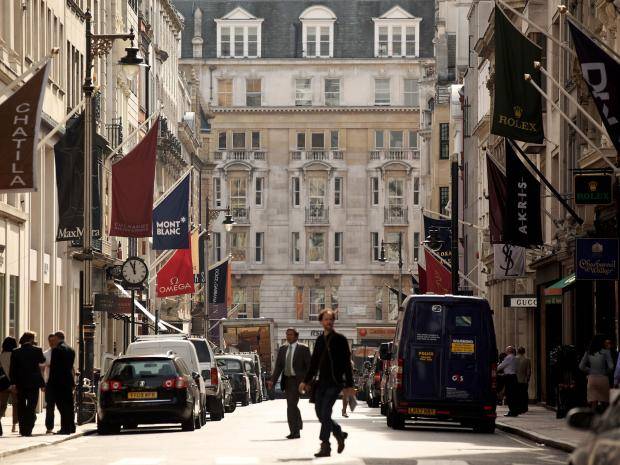 From the provenance of its name, to its evolution in modern times, learn the most important things to know about Mayfair, London's most luxury district!