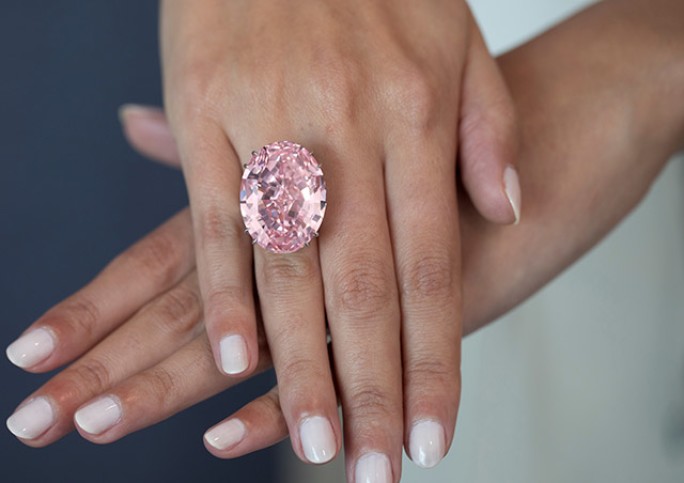 unul dintre cele mai valoroase și mai scumpe inele cu diamante vândute vreodată la licitație până în 2022 -2023