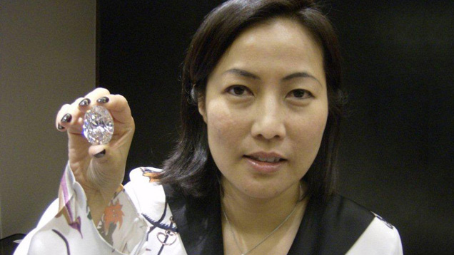Veľkolepý oválny diamant 118,28 karátov veľmi drahý diamant