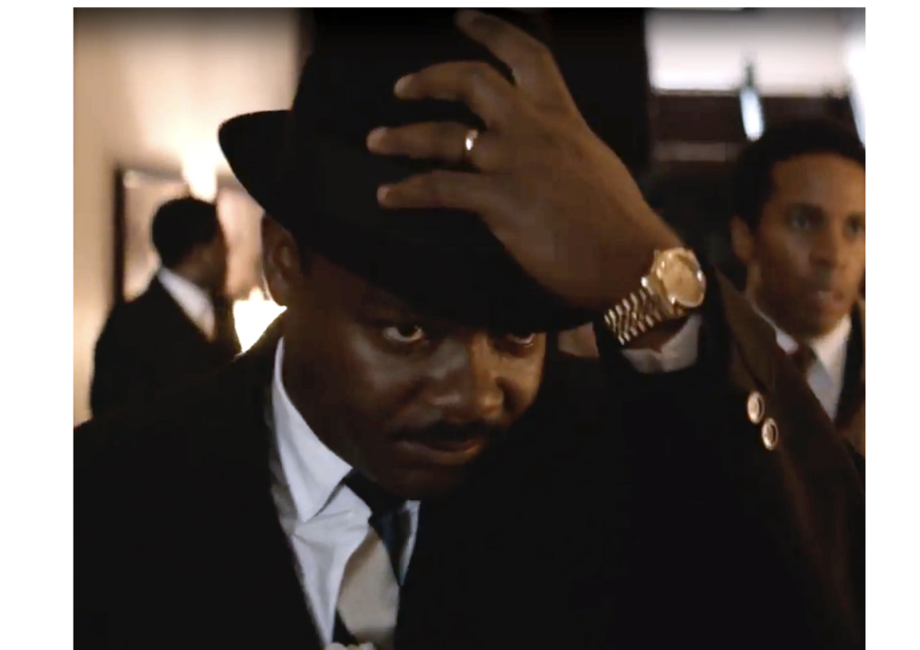 David Oyelowo v roli Martina Luthera Kinga mladšího ve filmu Selma má zlatý datejust.