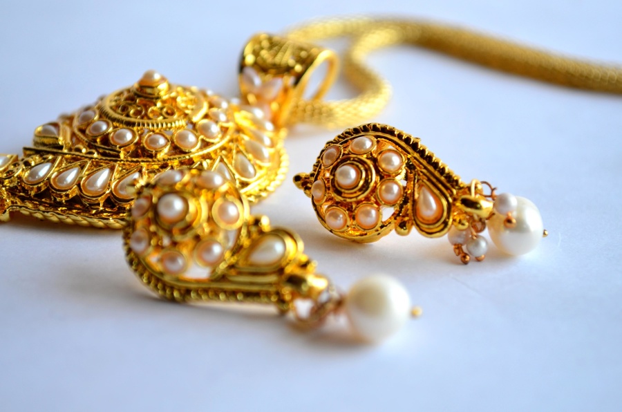 art deco jewellery investment is growing in popularity